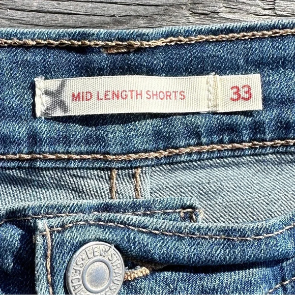Levi’s Mid Rise Jean Shorts Sz 33 - Picture 3 of 3